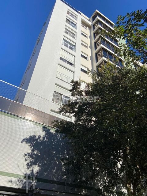 Image 3 - 881022