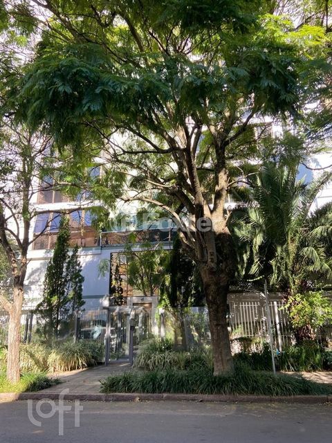 Image 0 - 881022