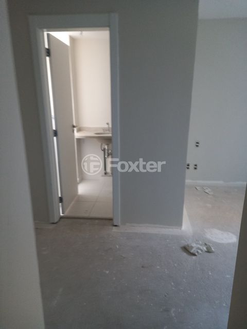 Image 7 - 881026