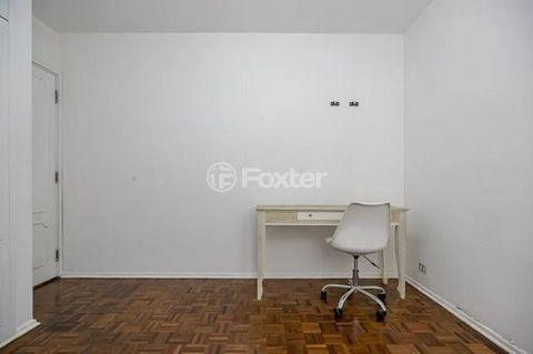 Image 17 - 881027