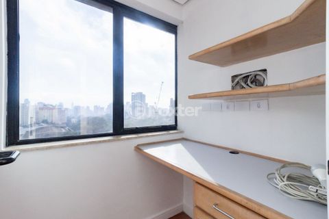 Image 19 - 881039