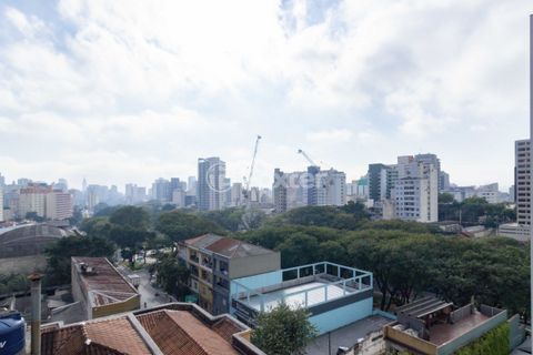 Image 12 - 881039