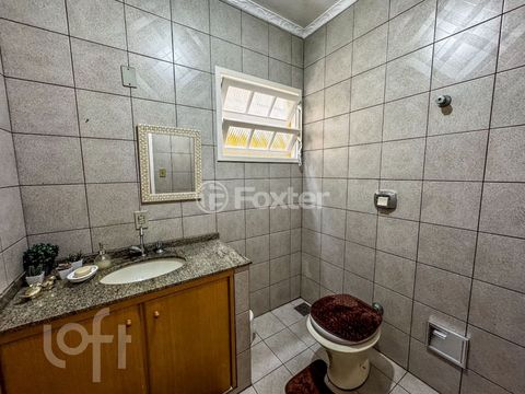 Image 7 - 881052