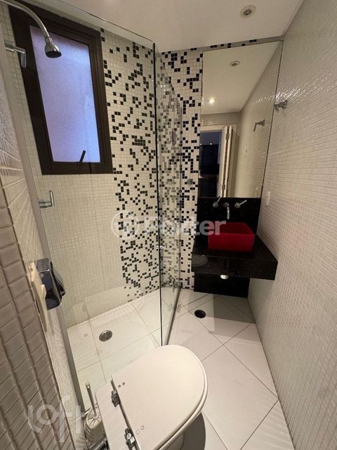 Image 8 - 881057