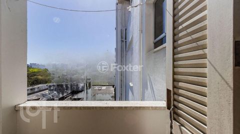 Image 10 - 881059