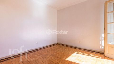 Image 8 - 881059