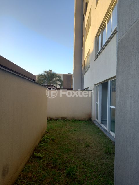 Image 7 - 881060