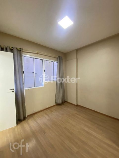Image 8 - 881072