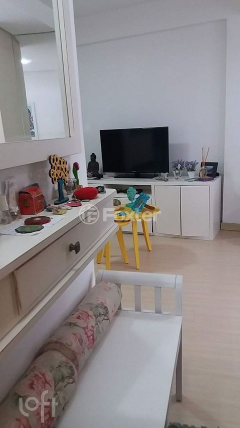 Image 8 - 881077