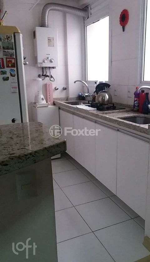 Image 5 - 881077