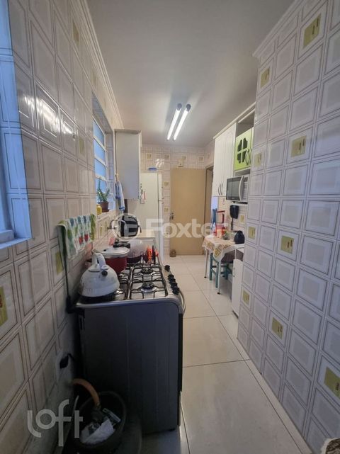 Image 5 - 881078