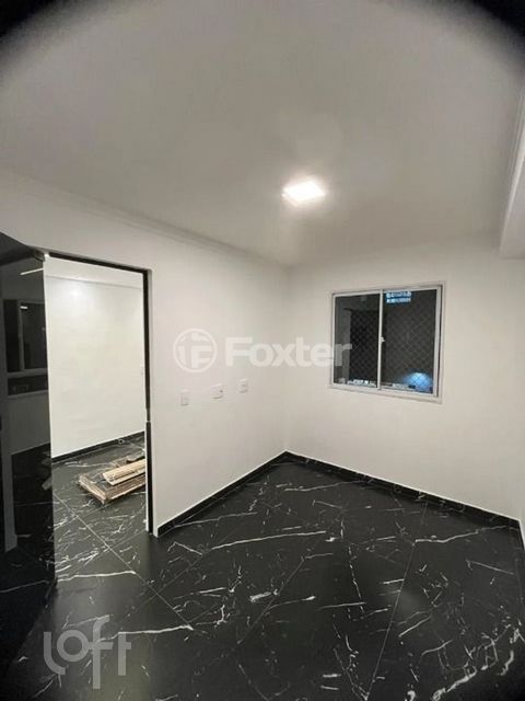 Image 6 - 881083