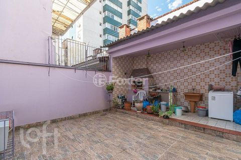 Image 11 - 881093