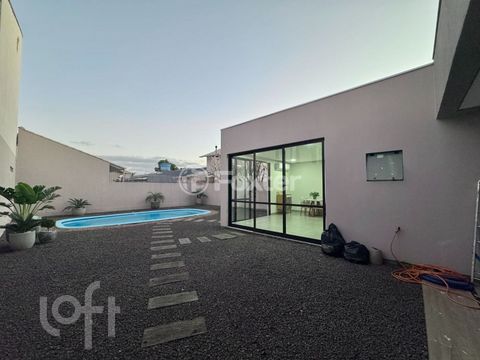 Image 3 - 881095
