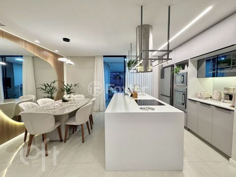 Image 9 - 881095