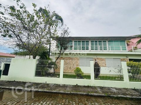 Image 12 - 881108