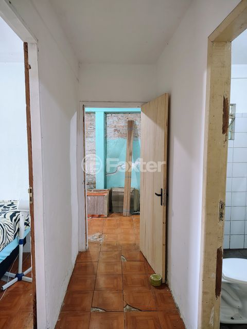 Image 7 - 881115