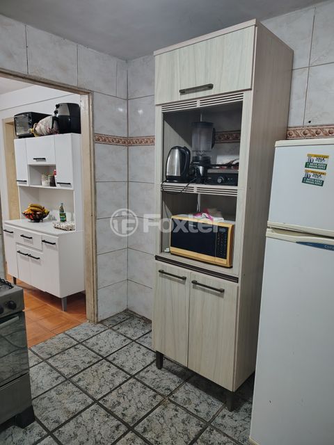 Image 4 - 881115