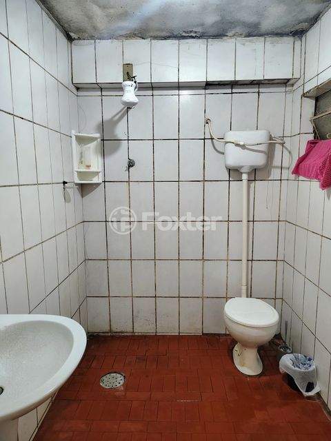 Image 10 - 881115