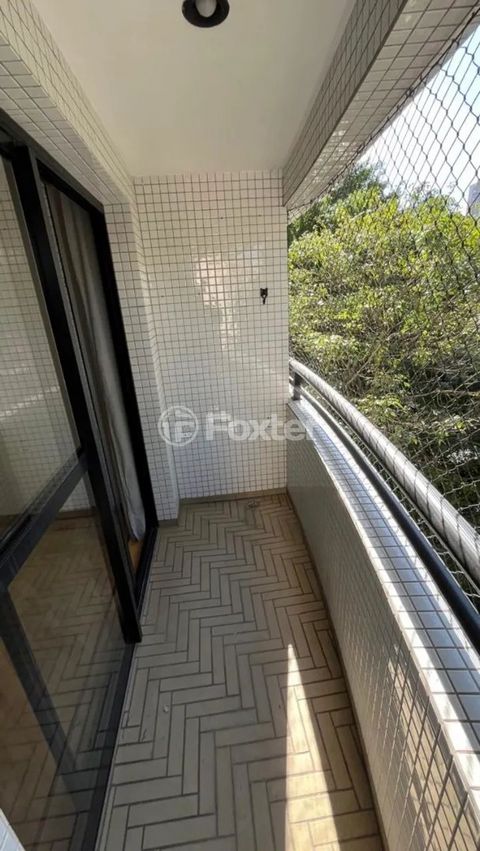 Image 13 - 881116