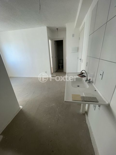 Image 10 - 881164
