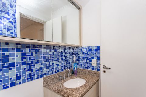 Image 19 - 881167