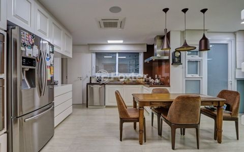 Image 9 - 881170