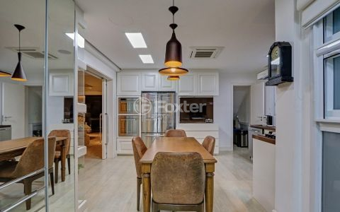 Image 10 - 881170