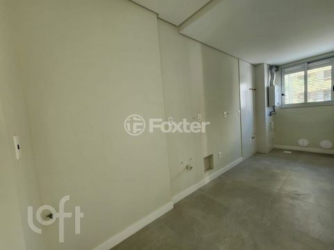 Image 6 - 881177