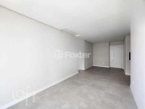 Image 3 - 881177