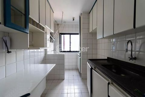 Image 9 - 881181