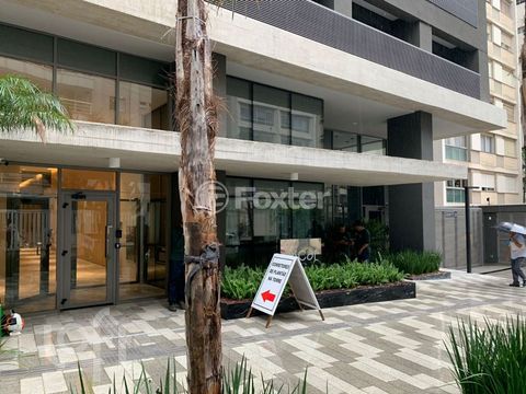Image 9 - 881183