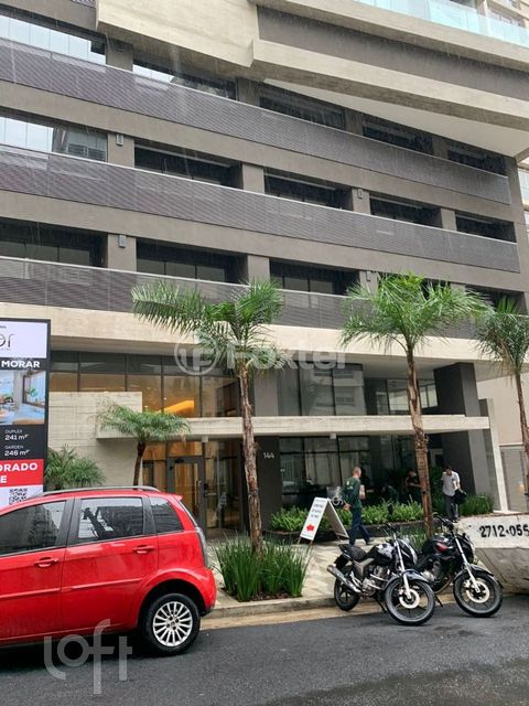 Image 8 - 881183
