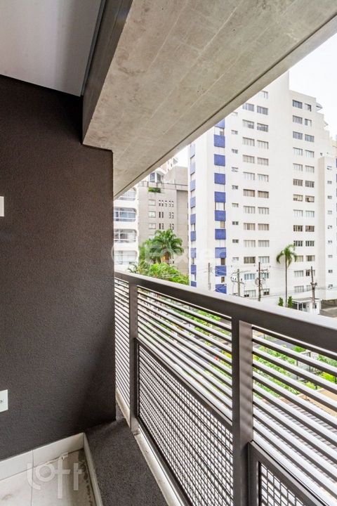 Image 3 - 881183