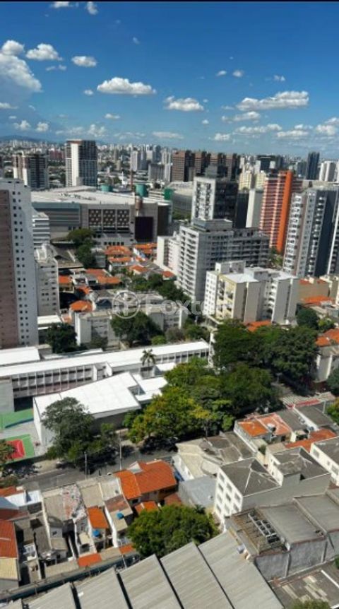 Image 18 - 881184