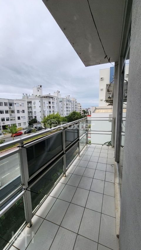 Image 8 - 881186