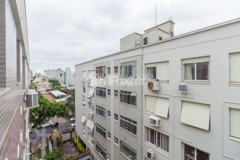 Image 10 - 881193