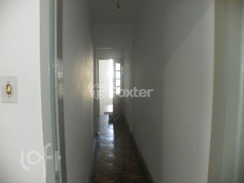 Image 17 - 881195