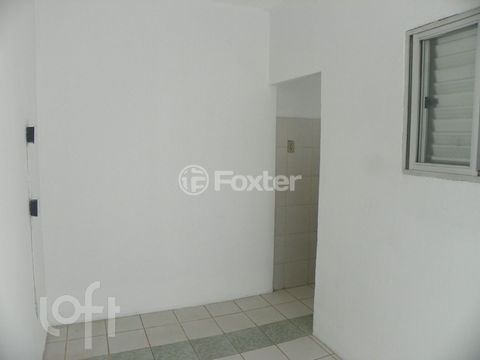 Image 10 - 881195