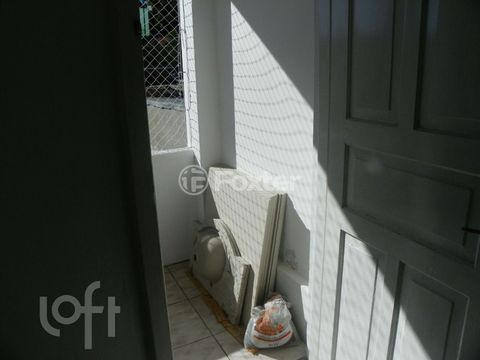 Image 14 - 881195