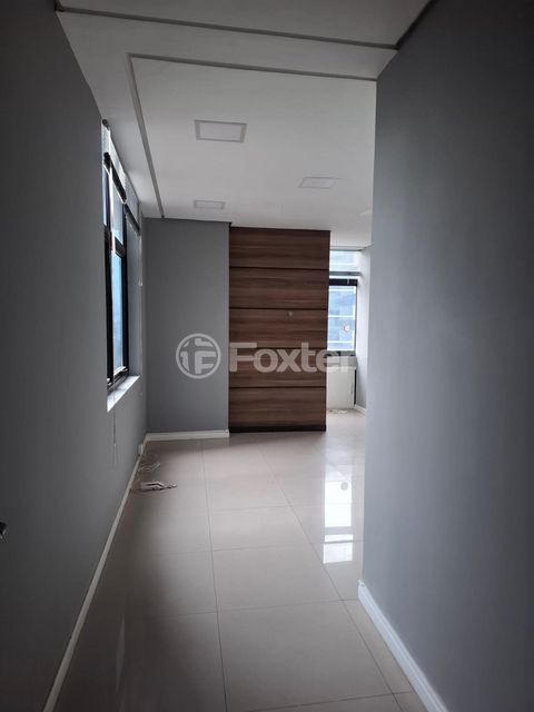 Image 1 - 881196