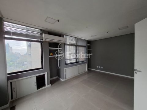 Image 6 - 881196