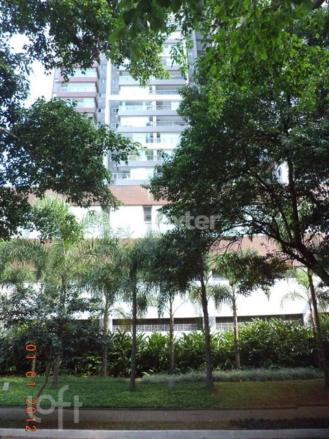 Image 6 - 881204