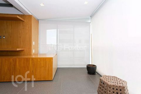 Image 4 - 881212