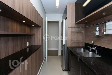 Image 9 - 881212