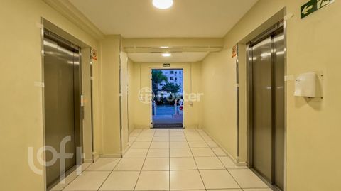 Image 4 - 881213