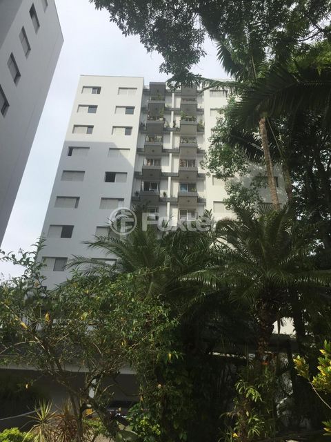 Image 17 - 881222