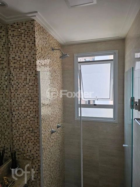 Image 8 - 881226