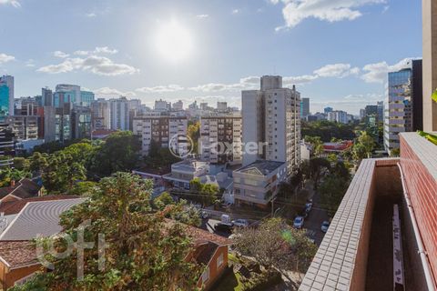 Image 10 - 881227