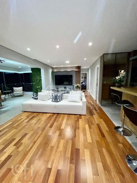 Image 9 - 881229